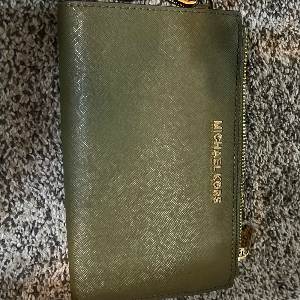 Olive Green Michael Kors Jetsetter Wallet